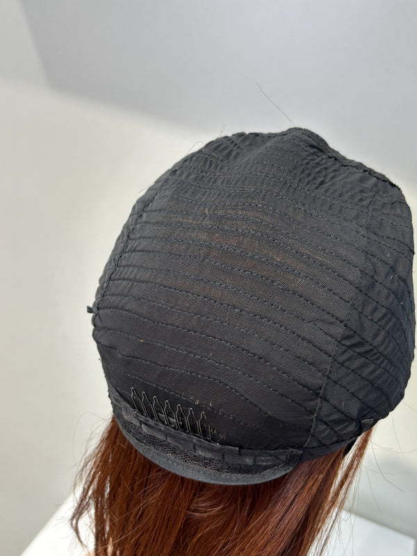 Bonnet de perruque Nobilaé vu de trois quarts, couture apparente